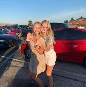 Meet your Posher, Caitlin